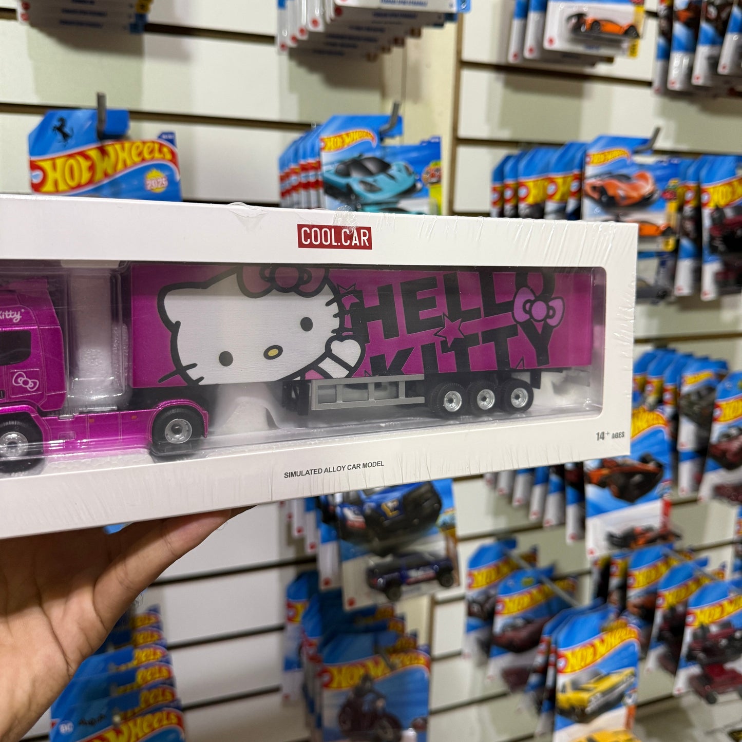 Cool.Car 1:64 Camión Scania Con Diseño de Hello Kitty