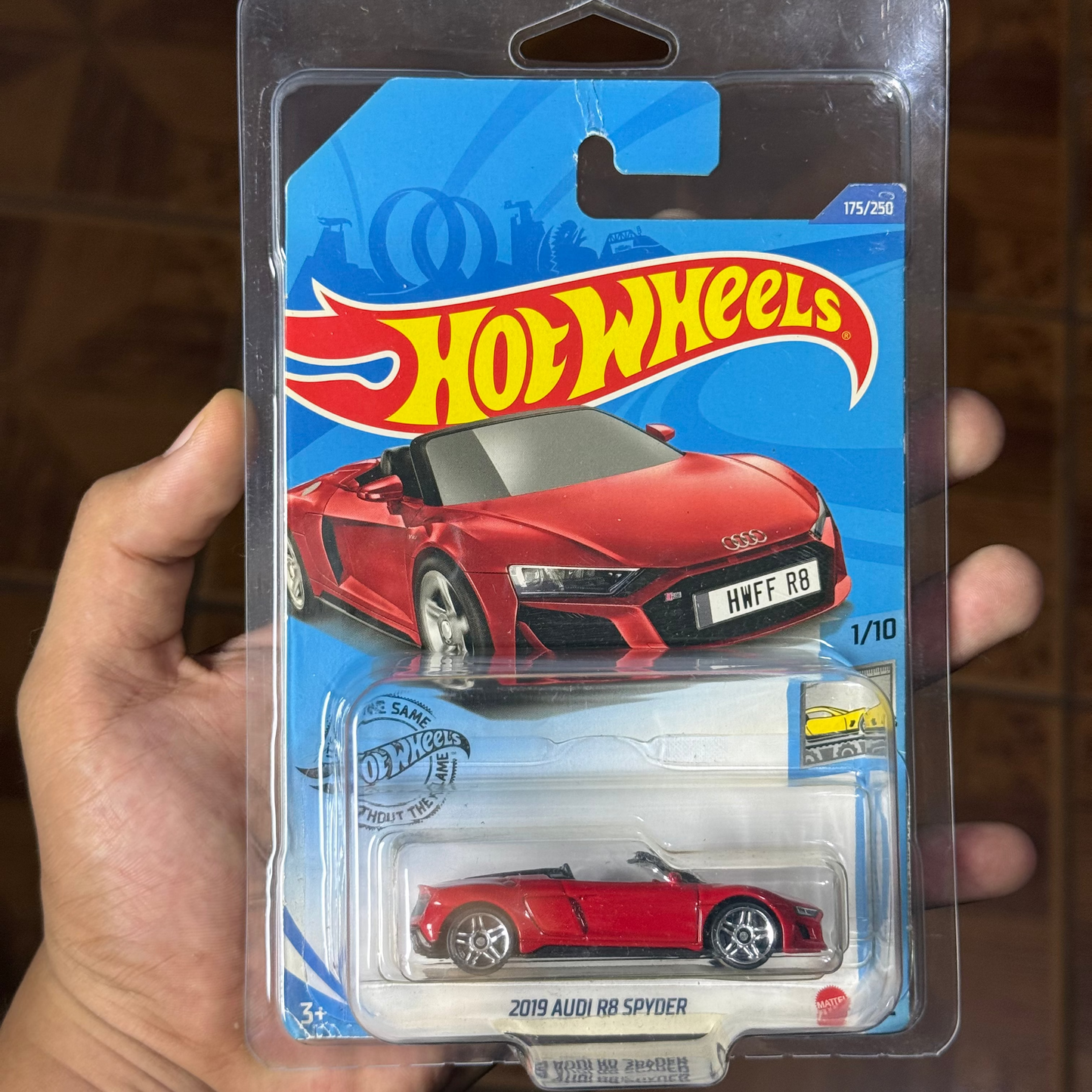 Hw Básico 2019 Audi R8 Spyder ( Incluye protector)