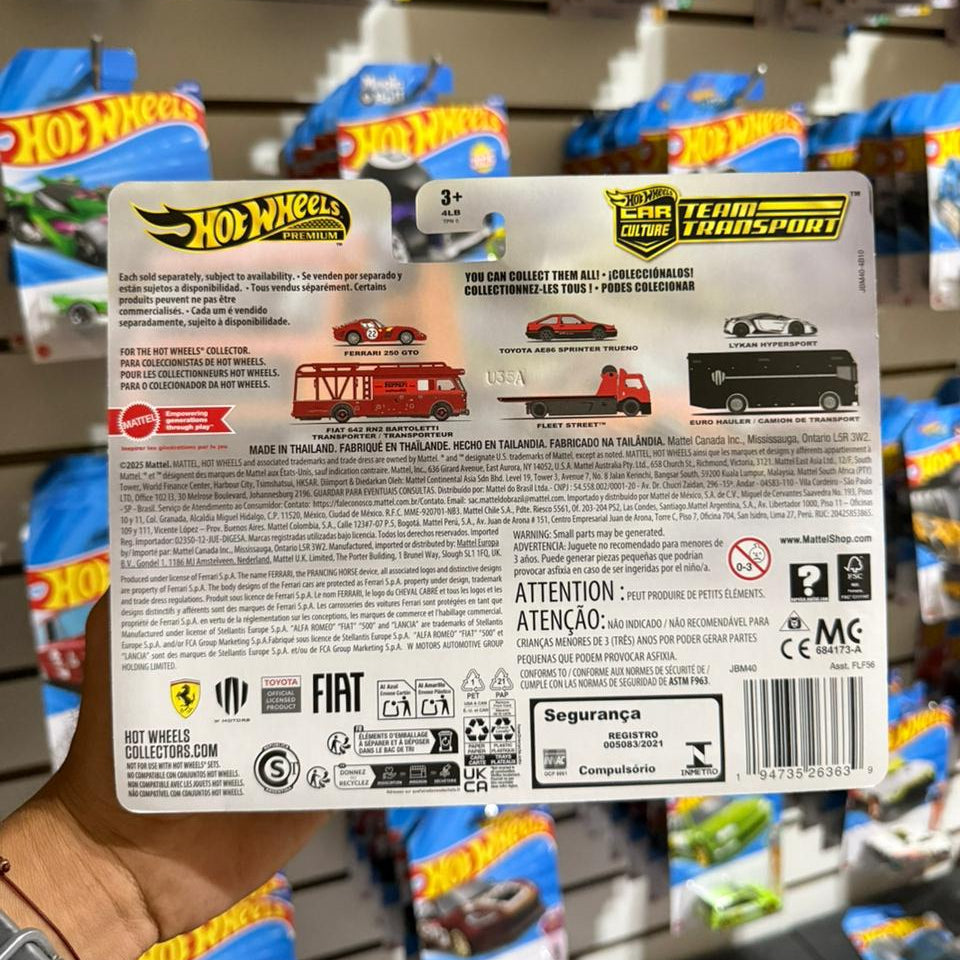 Hot Wheels Premium Team Transport Toyota AE86 Sprinter Trueno con llantas de goma