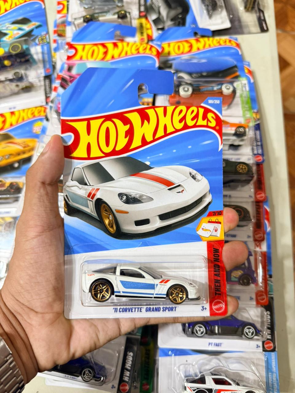 Hw básico 11 Corvette Grand Sport