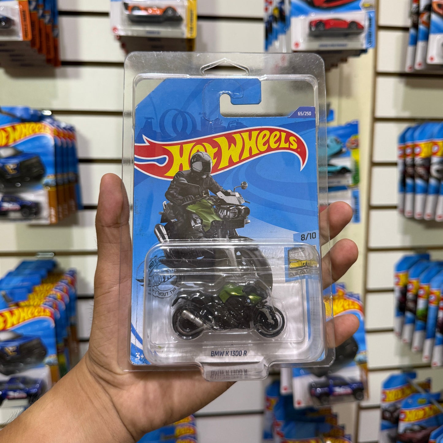 Hot wheels básico Bmw K 1300 R Color Verde