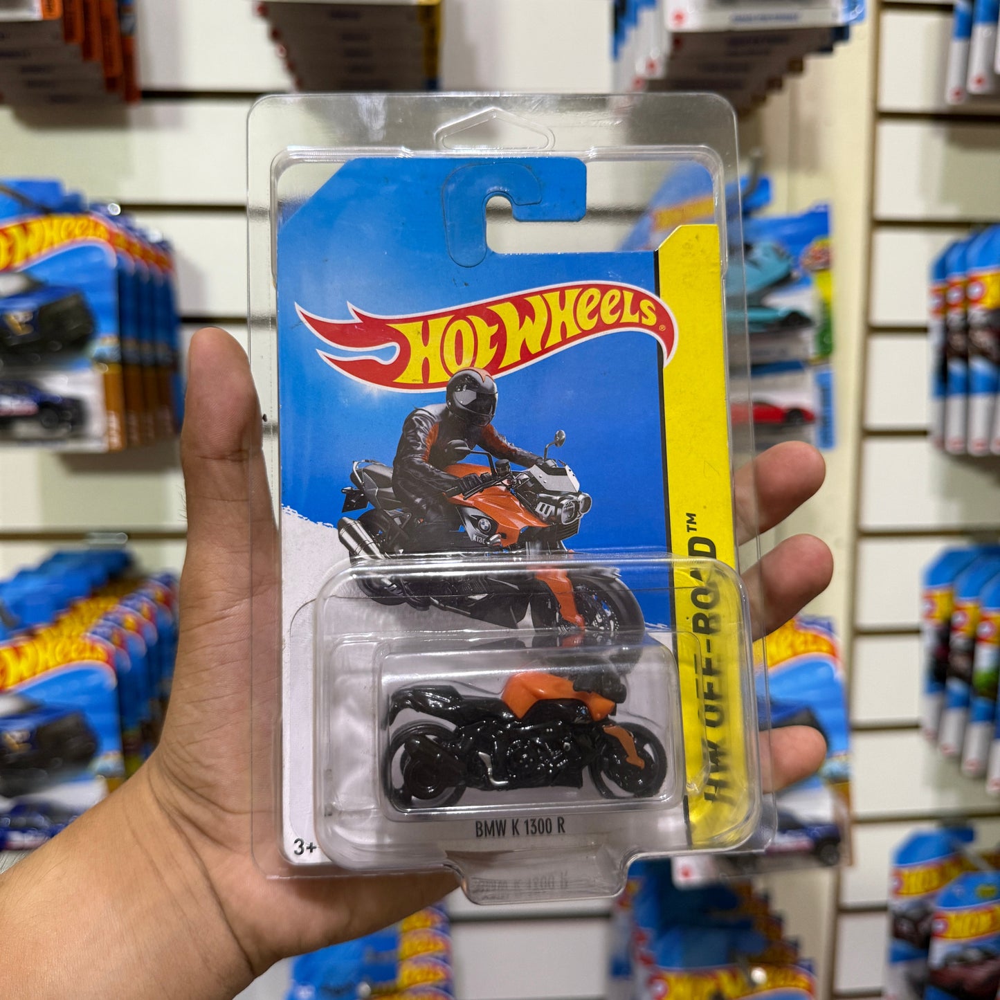 Hot wheels básico Bmw K 1300 R Color Anaranjado