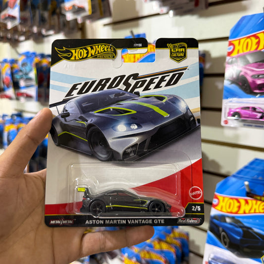 Hot Wheels Premium Aston Martin Vantage Gte