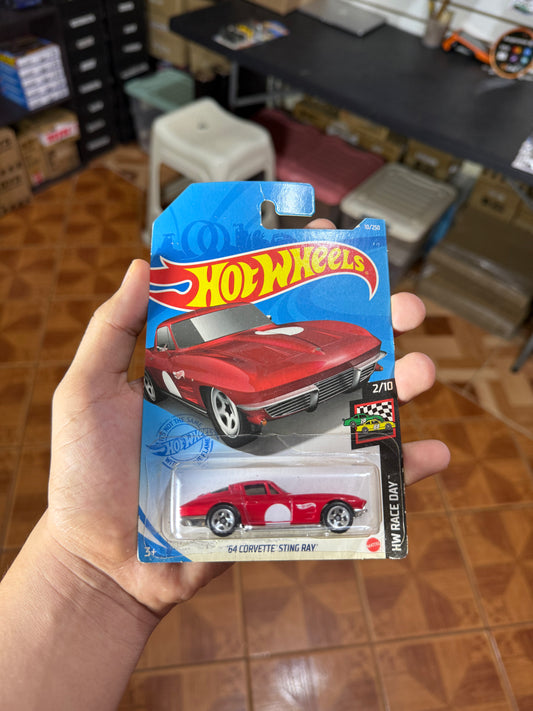 Hw Básico 64 Corvette Sting Ray