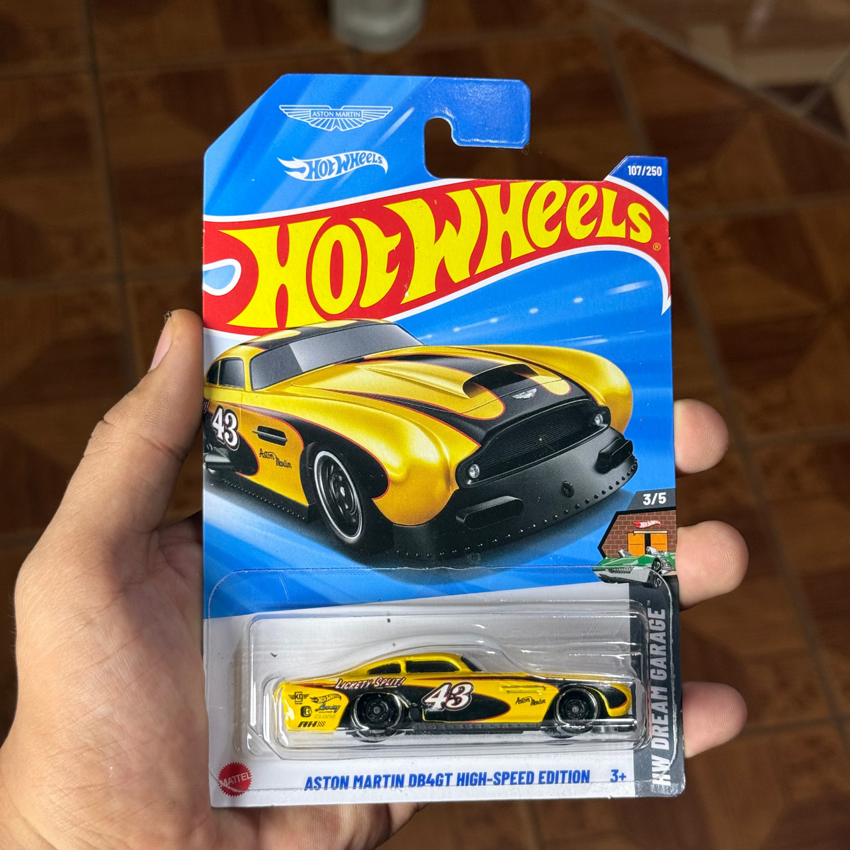Hw Básico Aston Martin D846T High-Speed Edition