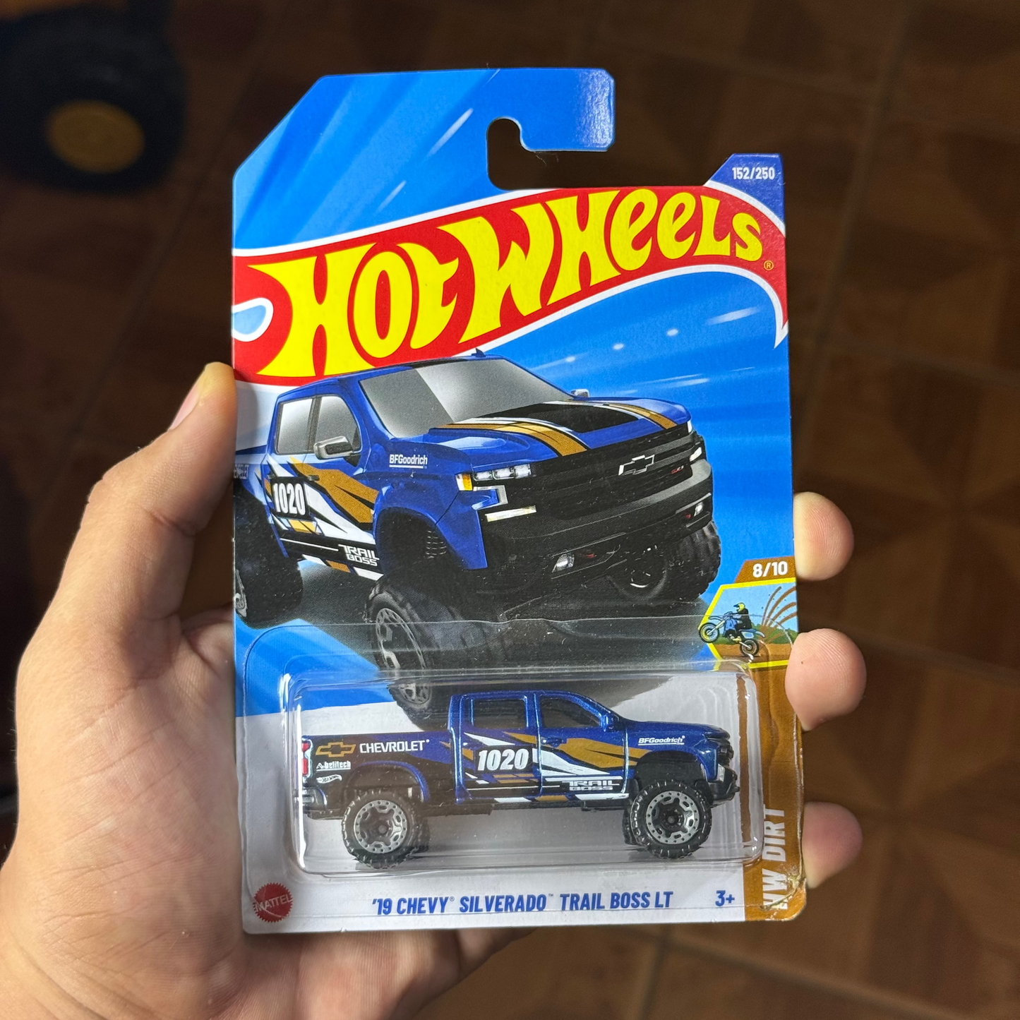 Hw Básico 19 Chevy Silverado Trail Boss LT