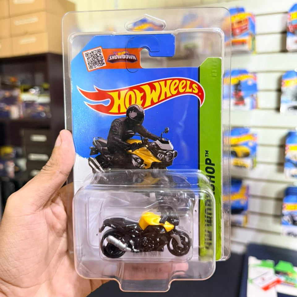 Hot wheels básico Bmw K 1300 R Color Amarillo