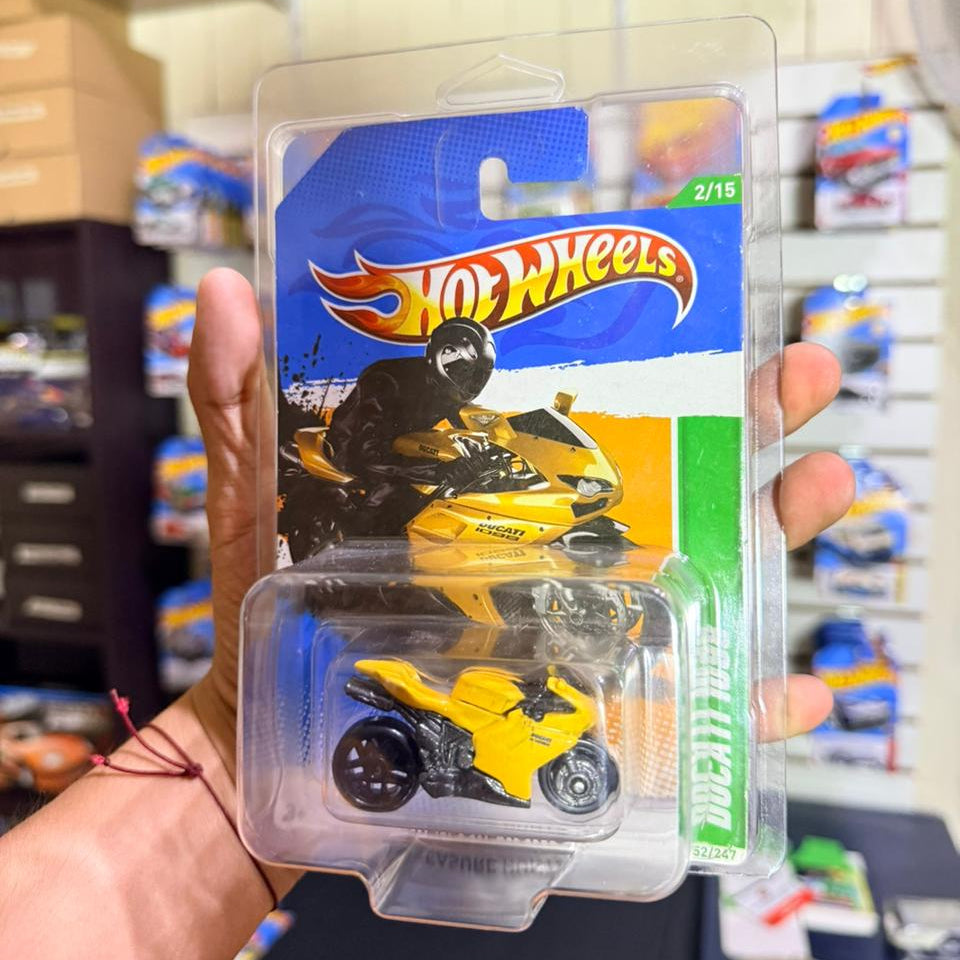 Hot wheels básico Ducati Color Amarillo Serie Treasure Hunts 12´