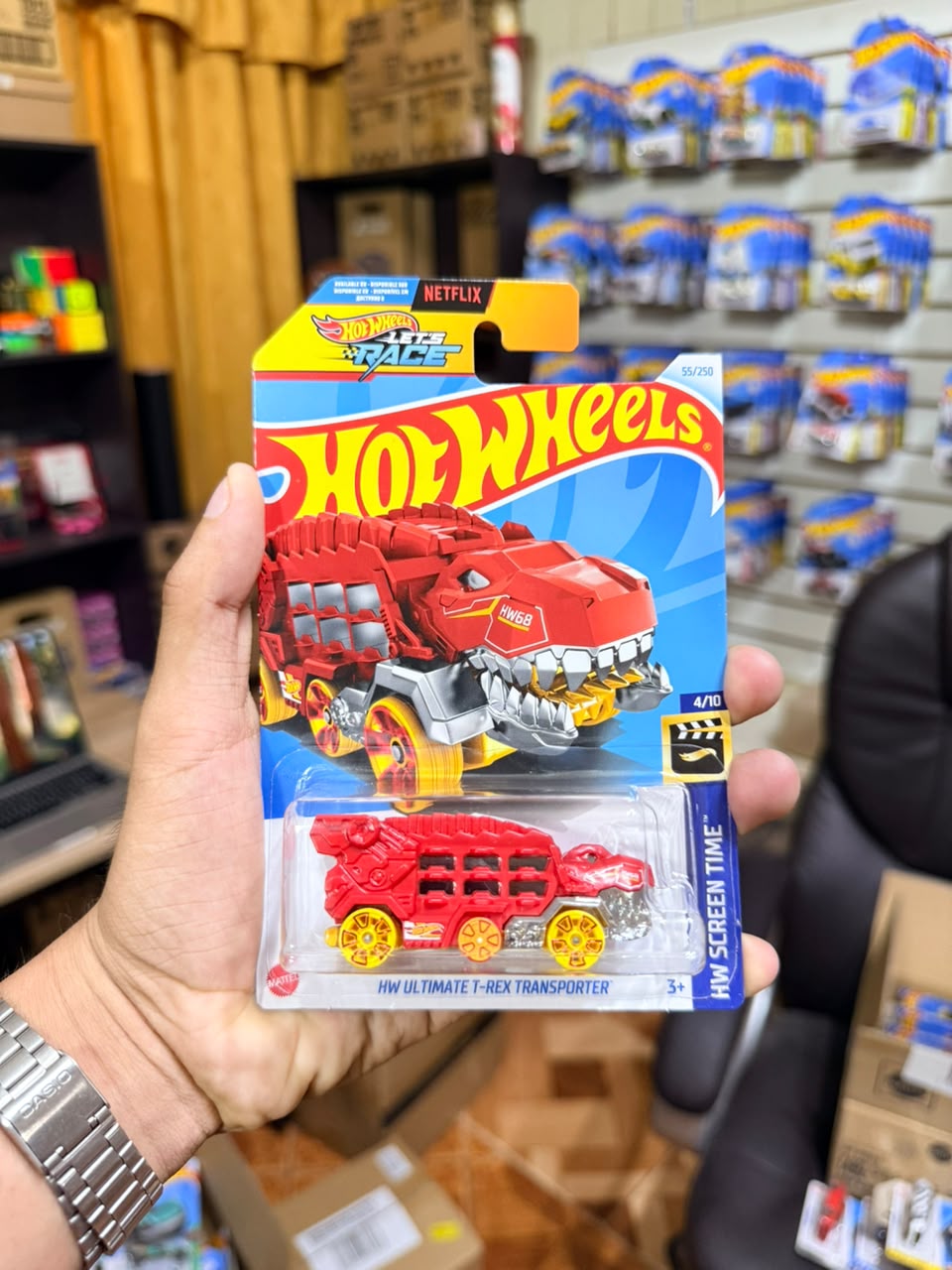 Hw Basico Ultimate T-Rex Transporter rojo