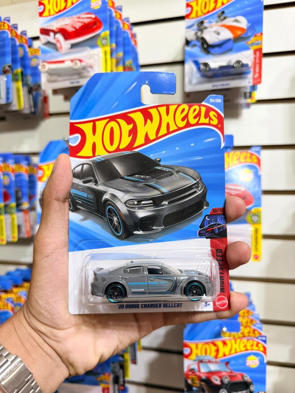 Hw Básico 20 Dodge Charger Hellcat
