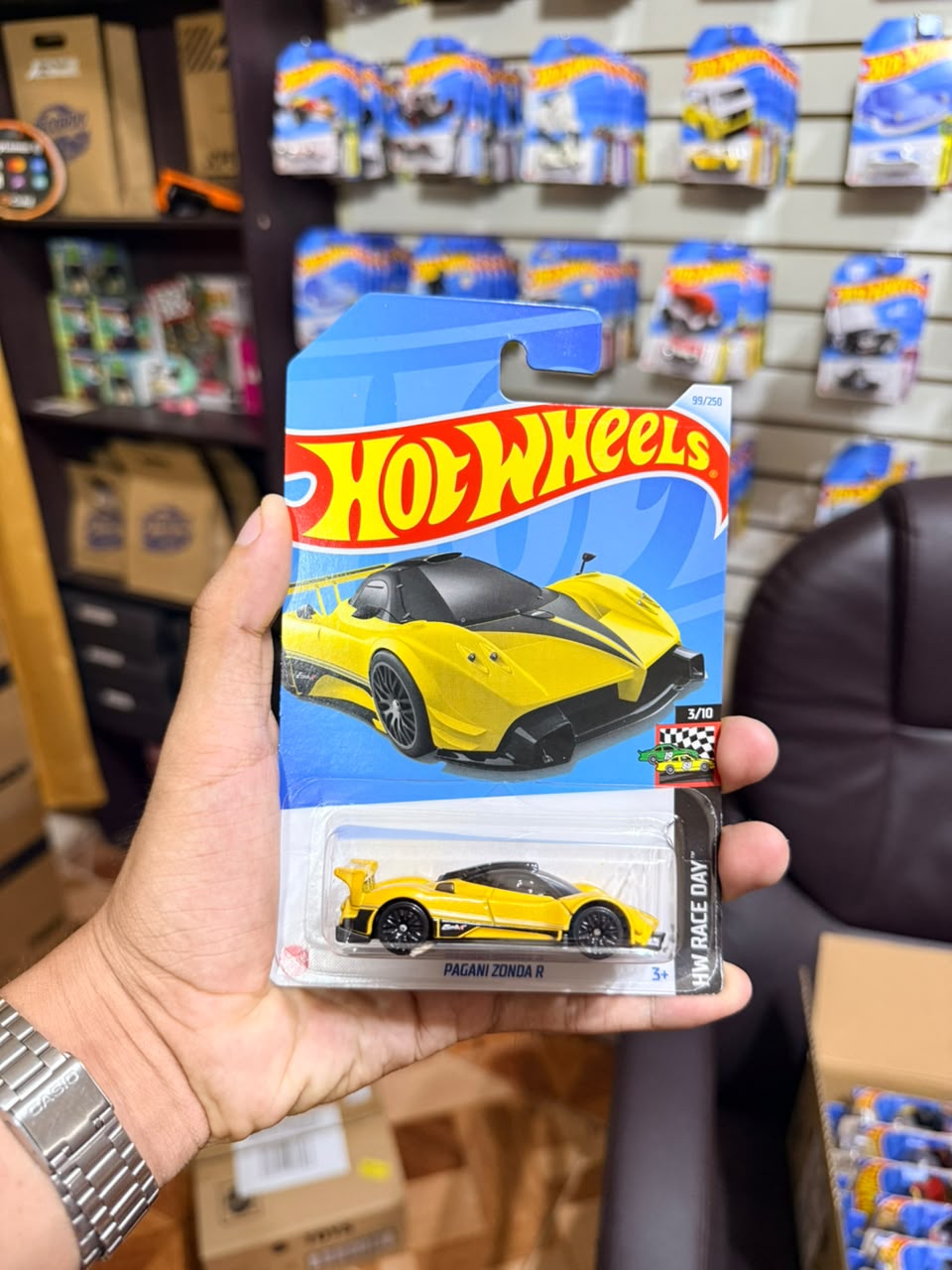 Hw Básico Pagani Zonda R Amarillo