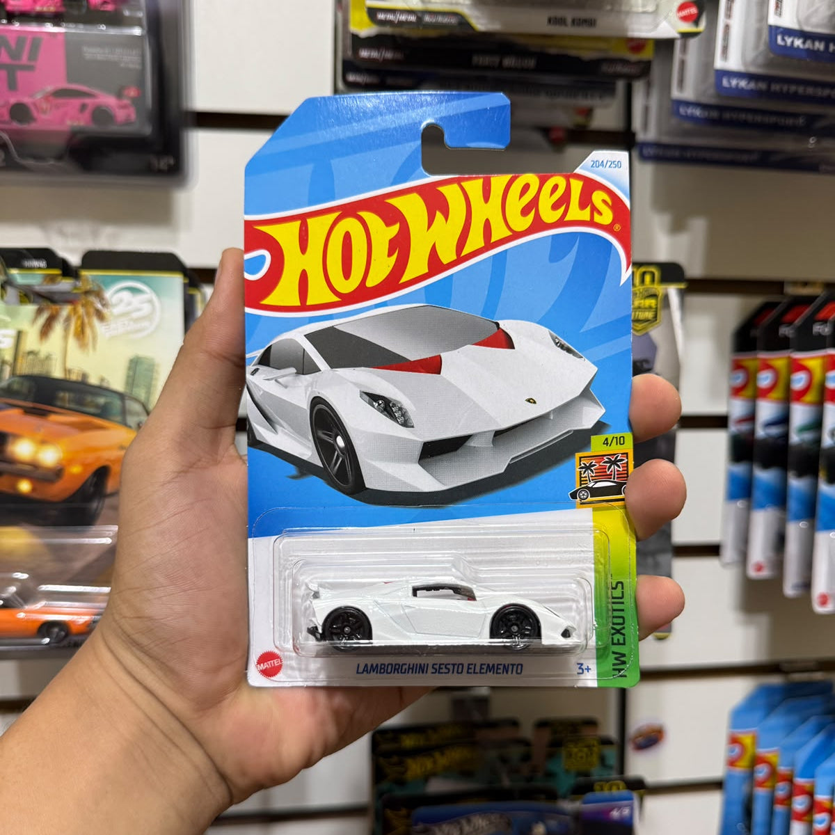 Hw Básico Lamborghini Sesto Elemento blanco